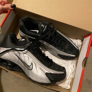 Nike Shox R4